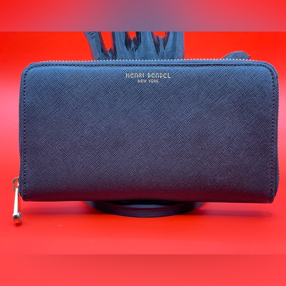 Henri Bendel New York Zip Around Saffiano Black Leather Wallet